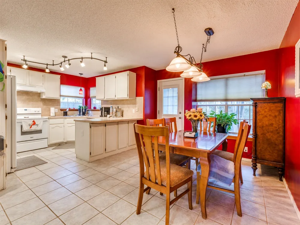 1202 W Los Angeles Circle Broken Arrow, OK 74011