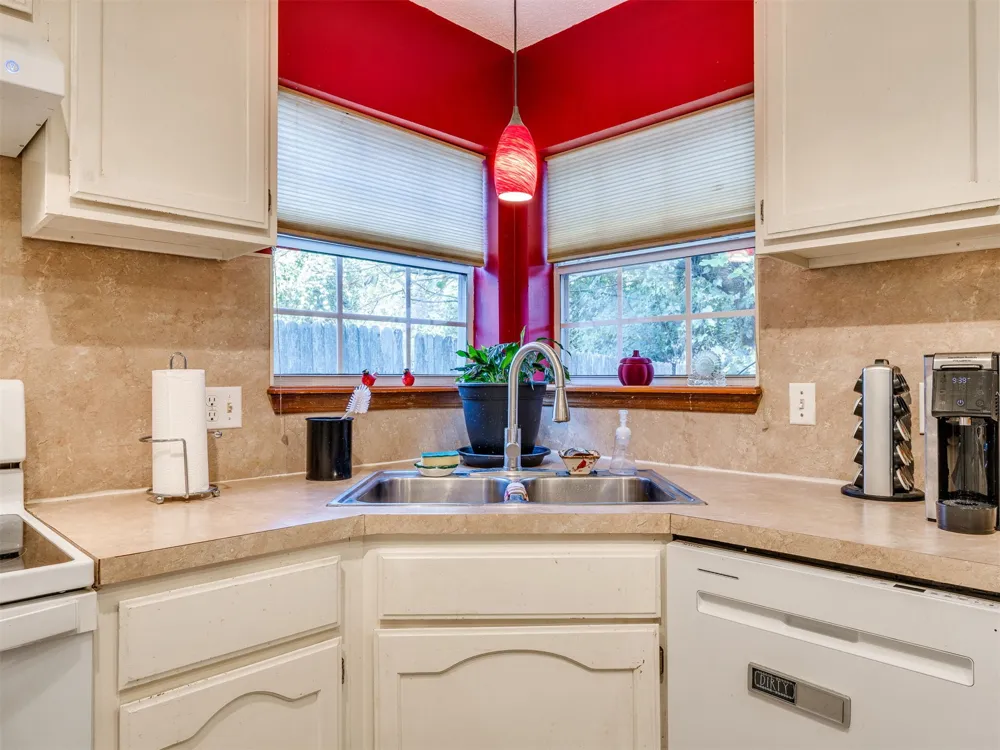 1202 W Los Angeles Circle Broken Arrow, OK 74011