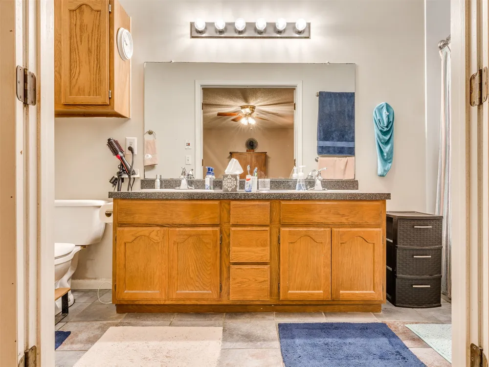 1202 W Los Angeles Circle Broken Arrow, OK 74011