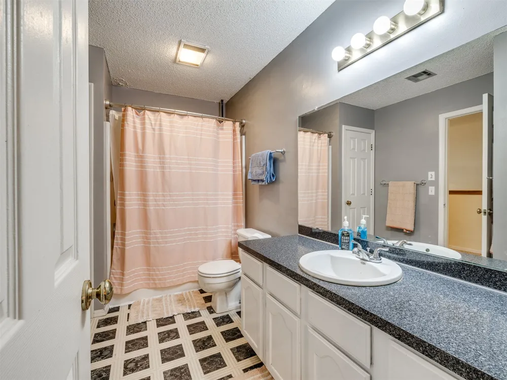 1202 W Los Angeles Circle Broken Arrow, OK 74011