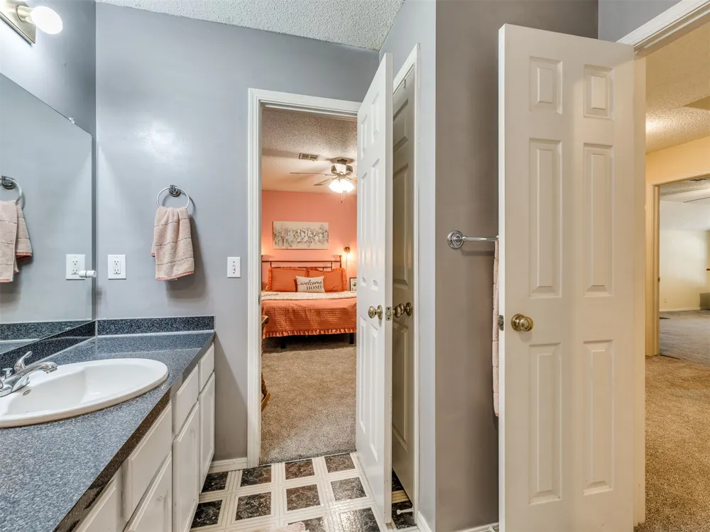 1202 W Los Angeles Circle Broken Arrow, OK 74011