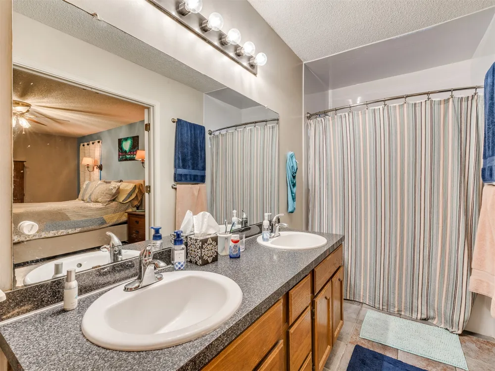 1202 W Los Angeles Circle Broken Arrow, OK 74011