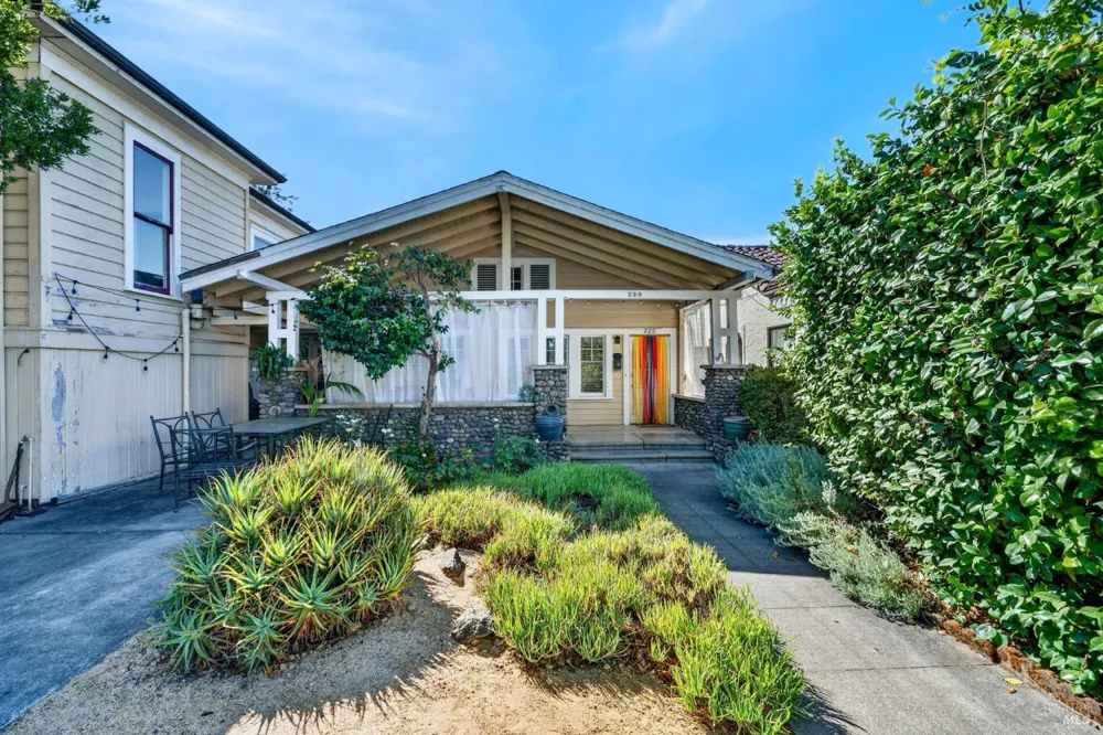220 Matheson Street Healdsburg, CA 95448