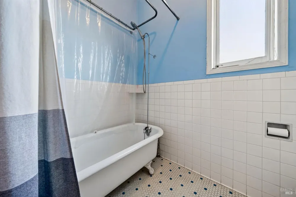 220 Matheson Street Healdsburg, CA 95448
