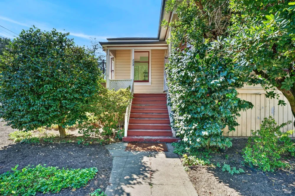 220 Matheson Street Healdsburg, CA 95448