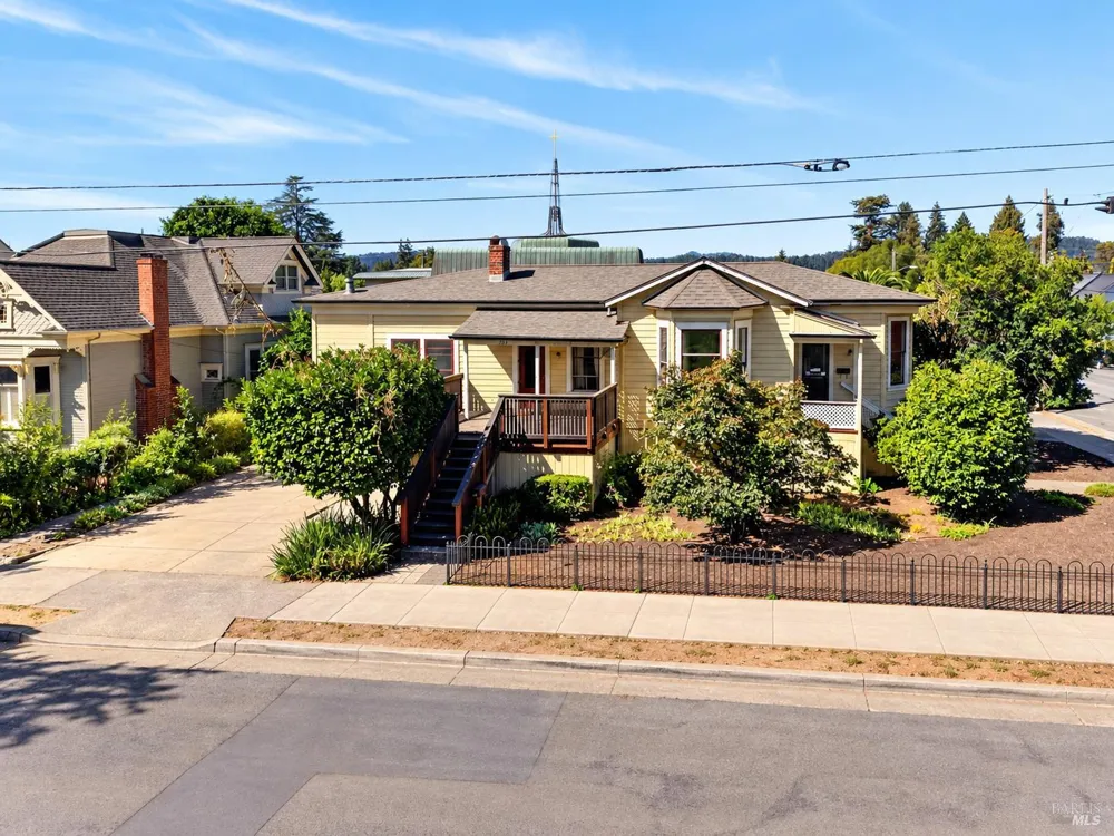 220 Matheson Street Healdsburg, CA 95448