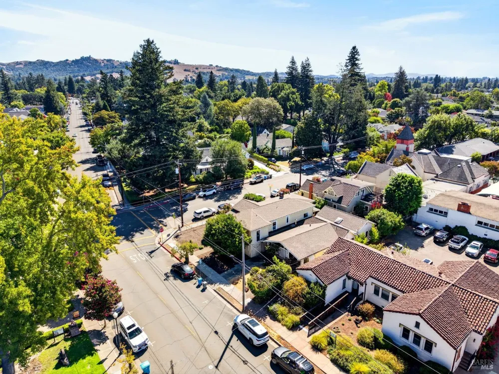 220 Matheson Street Healdsburg, CA 95448