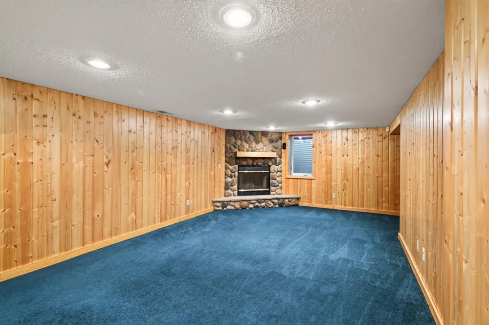 15233 Urbank Street NE Ham Lake, MN 55304