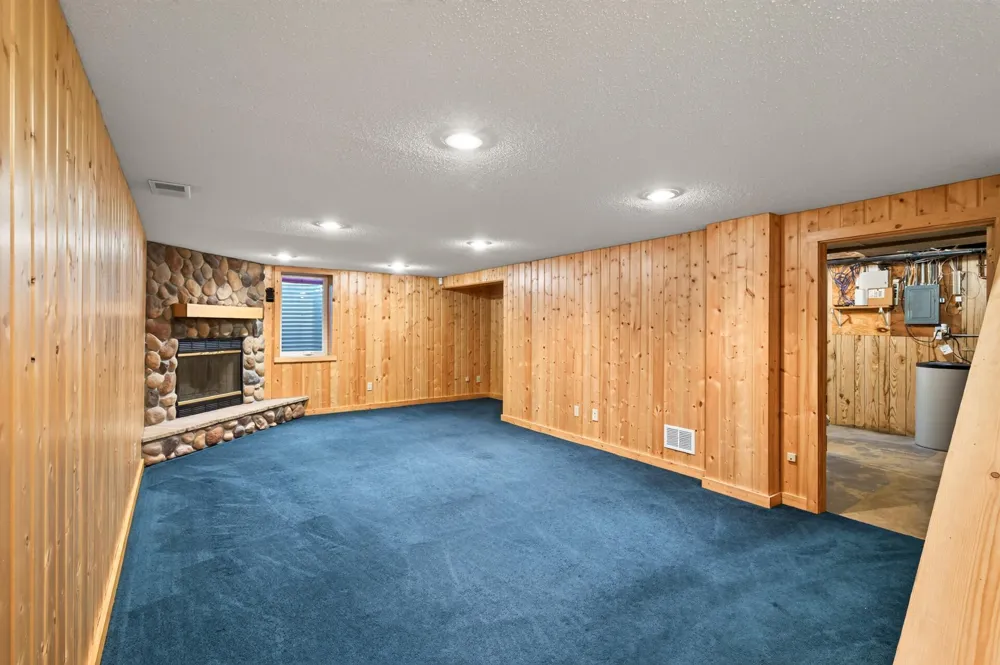 15233 Urbank Street NE Ham Lake, MN 55304