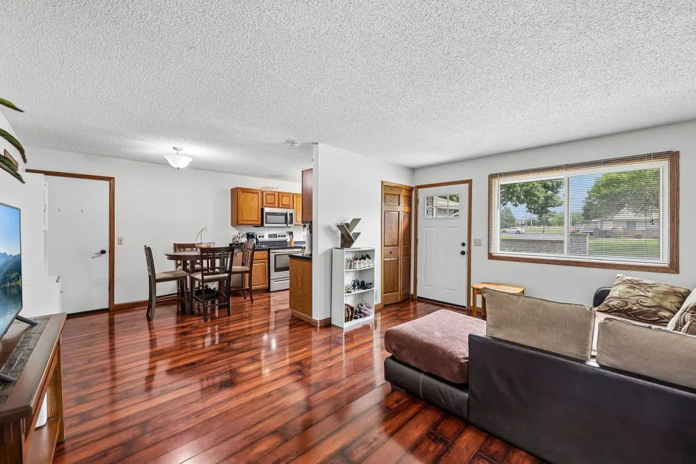 8420 S Pond Trail Champlin, MN 55316