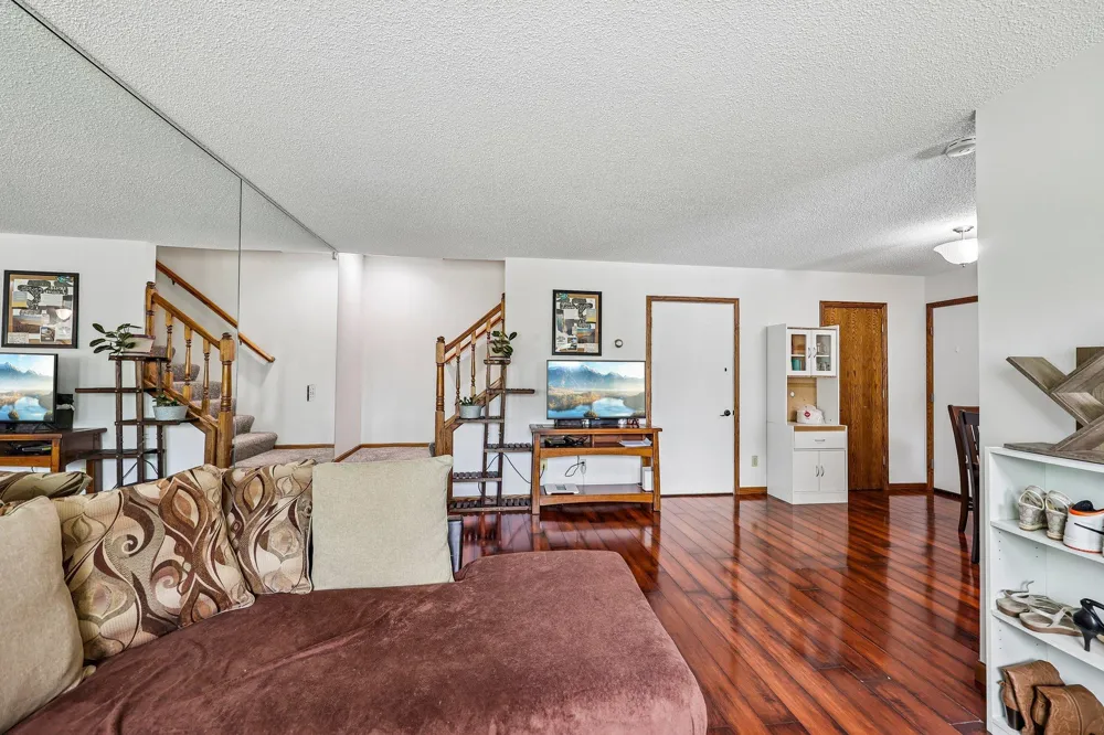 8420 S Pond Trail Champlin, MN 55316