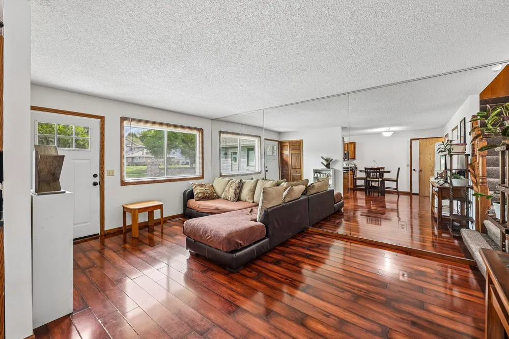 8420 S Pond Trail Champlin, MN 55316