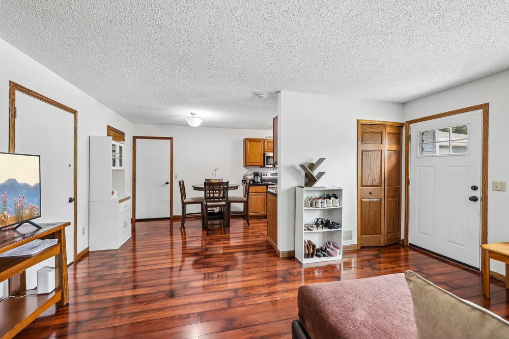 8420 S Pond Trail Champlin, MN 55316