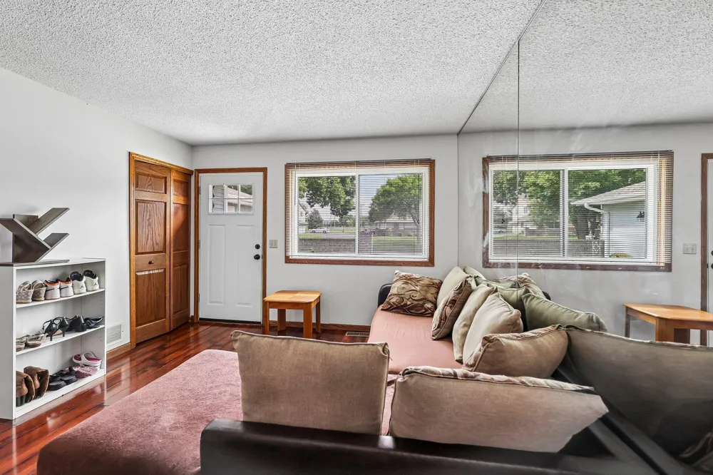 8420 S Pond Trail Champlin, MN 55316