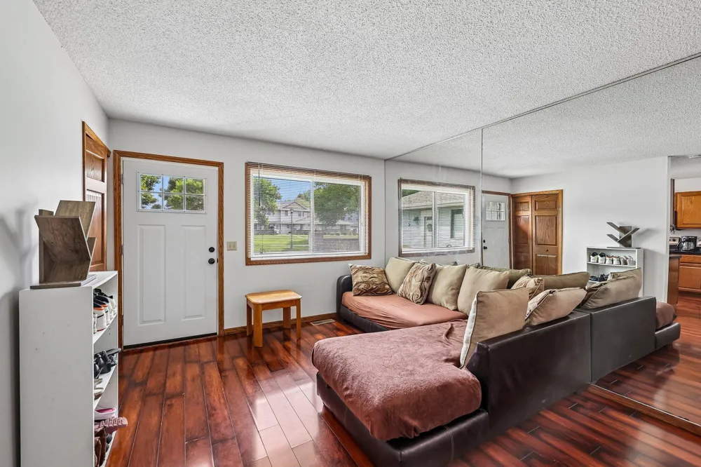 8420 S Pond Trail Champlin, MN 55316