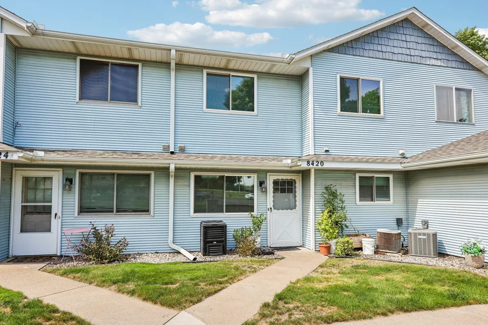 8420 S Pond Trail Champlin, MN 55316