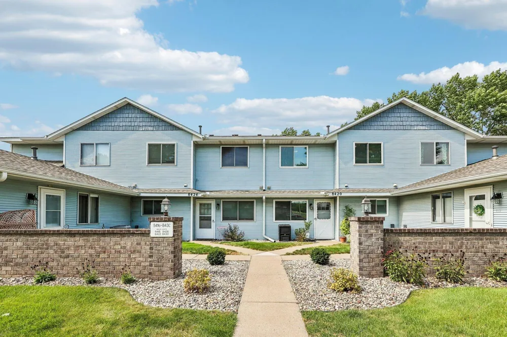 8420 S Pond Trail Champlin, MN 55316
