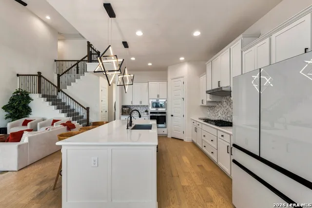9041 MENDRIN RDG Fair Oaks Ranch, TX 78015