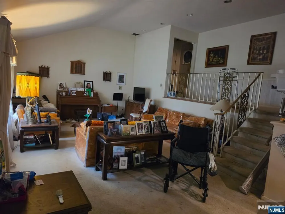 39 Greendale Road Cedar Grove, NJ 07009