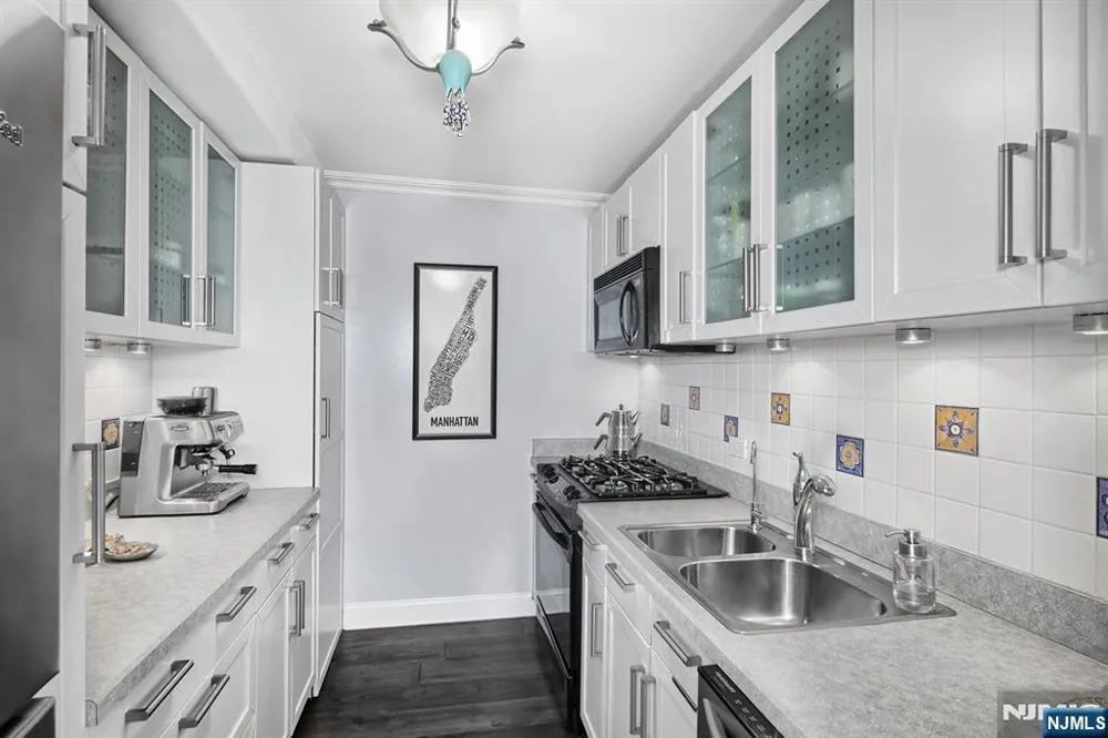 7004 Boulevard East 9M Guttenberg, NJ 07093