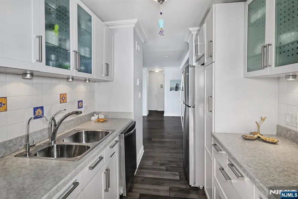 7004 Boulevard East 9M Guttenberg, NJ 07093