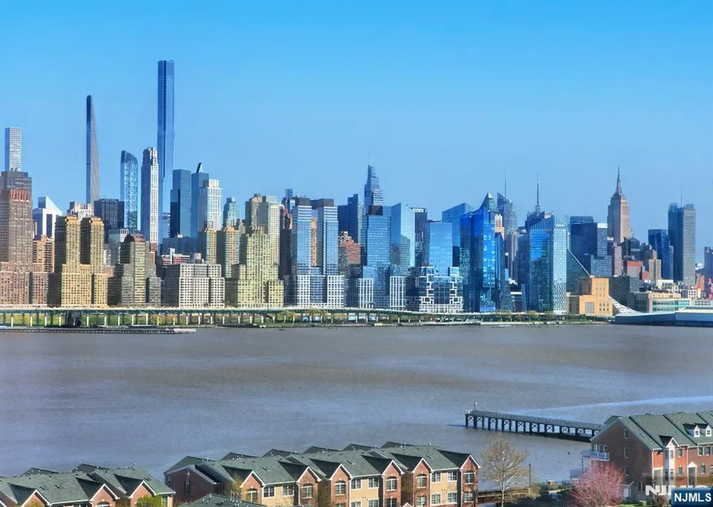 7004 Boulevard East 9M Guttenberg, NJ 07093