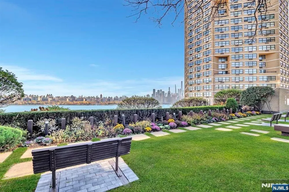 7004 Boulevard East 9M Guttenberg, NJ 07093