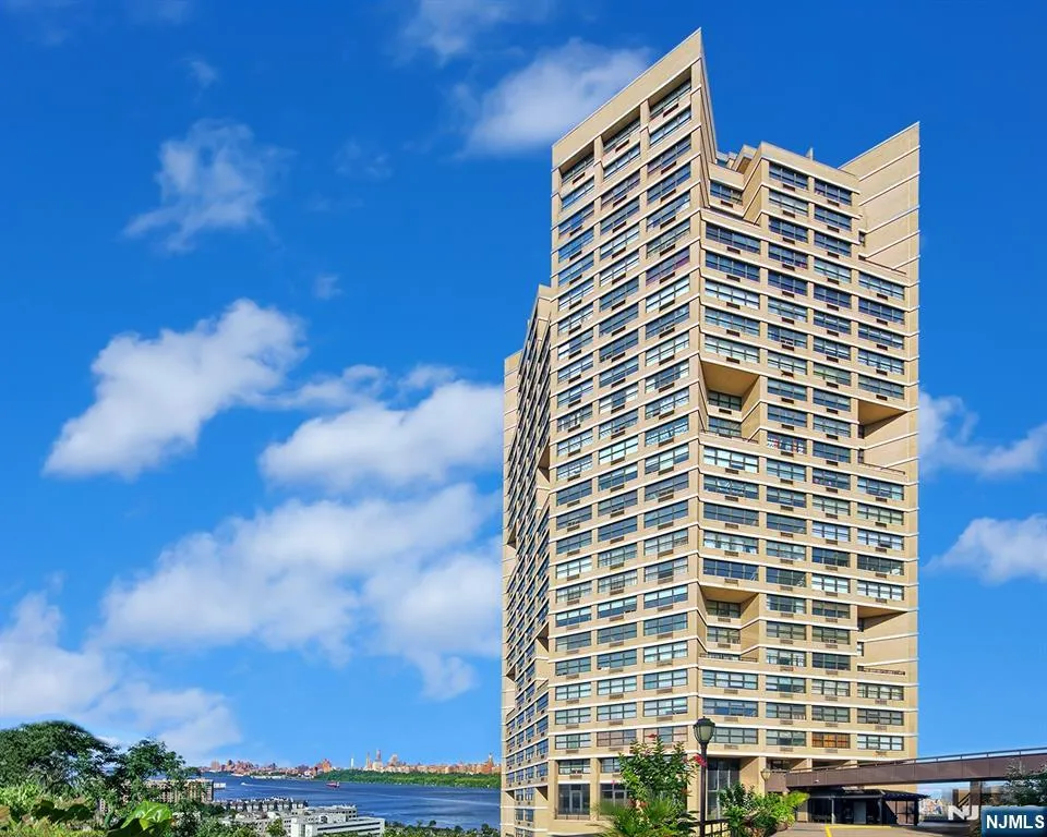 7004 Boulevard East 9M Guttenberg, NJ 07093