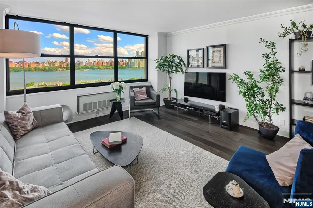 7004 Boulevard East 9M Guttenberg, NJ 07093