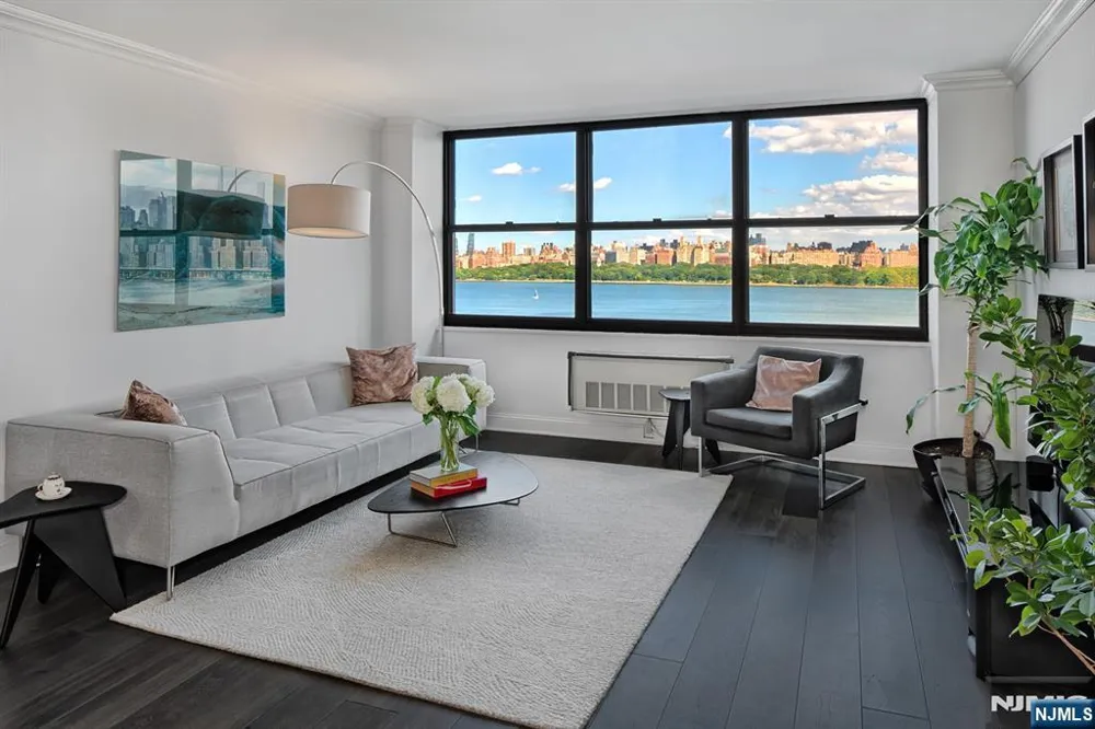 7004 Boulevard East 9M Guttenberg, NJ 07093