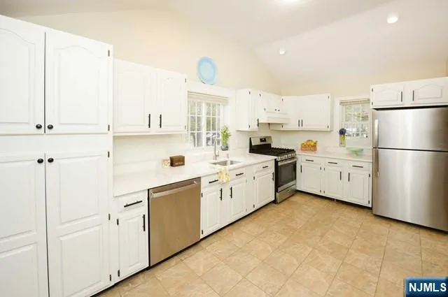 13 Orangeburgh Road Old Tappan, NJ 07675