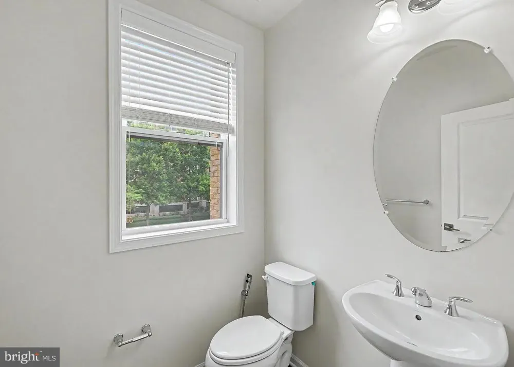22503 WINDSOR LOCKS SQUARE Ashburn, VA 20148