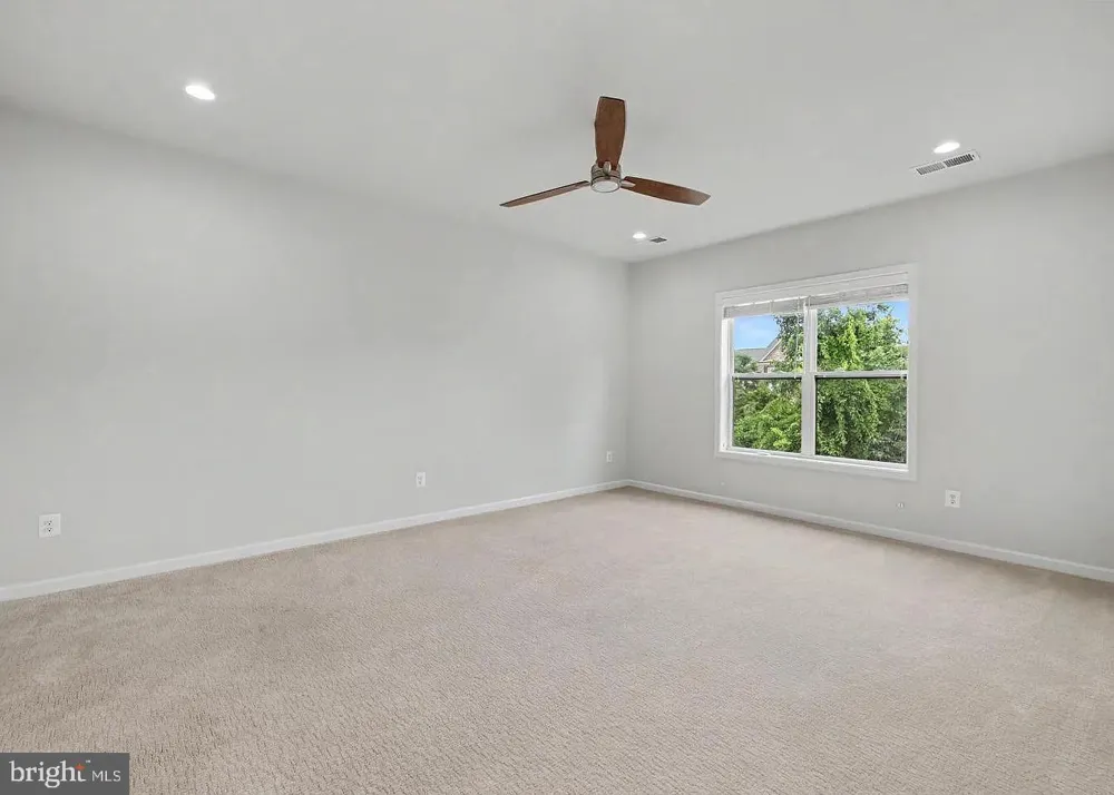 22503 WINDSOR LOCKS SQUARE Ashburn, VA 20148