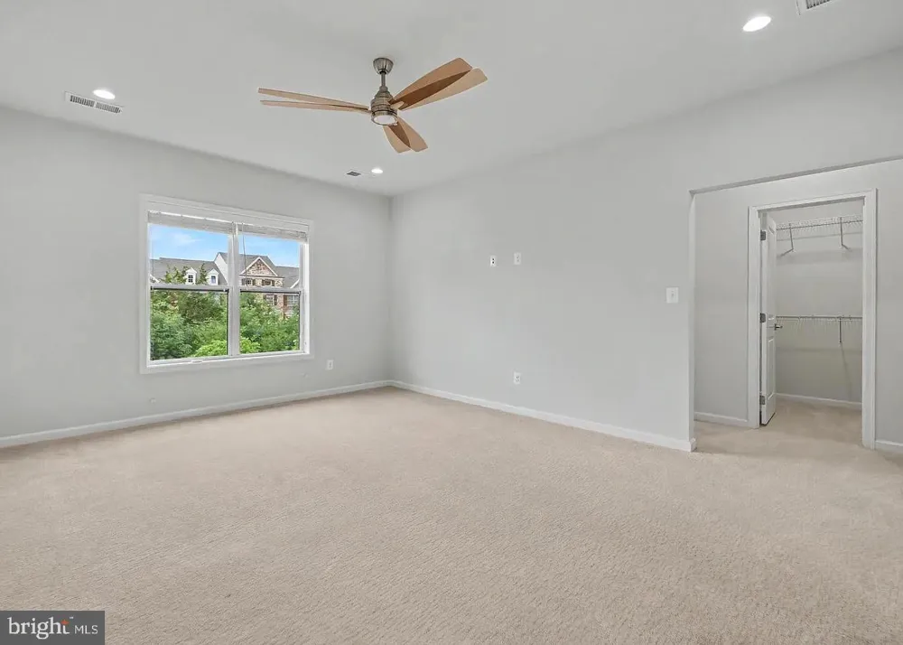 22503 WINDSOR LOCKS SQUARE Ashburn, VA 20148