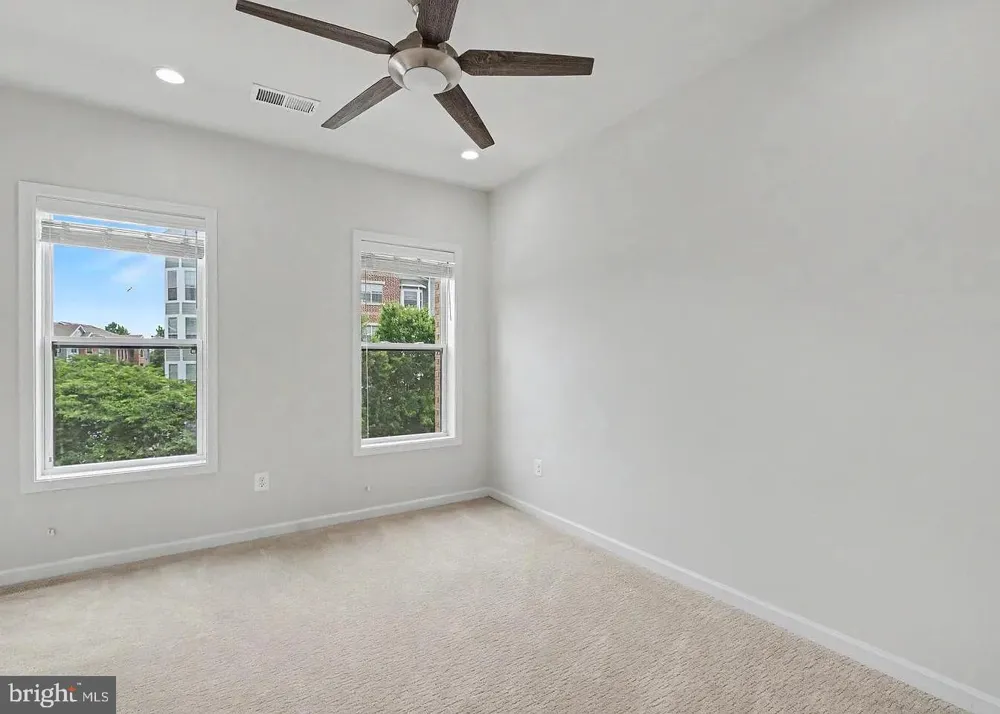 22503 WINDSOR LOCKS SQUARE Ashburn, VA 20148