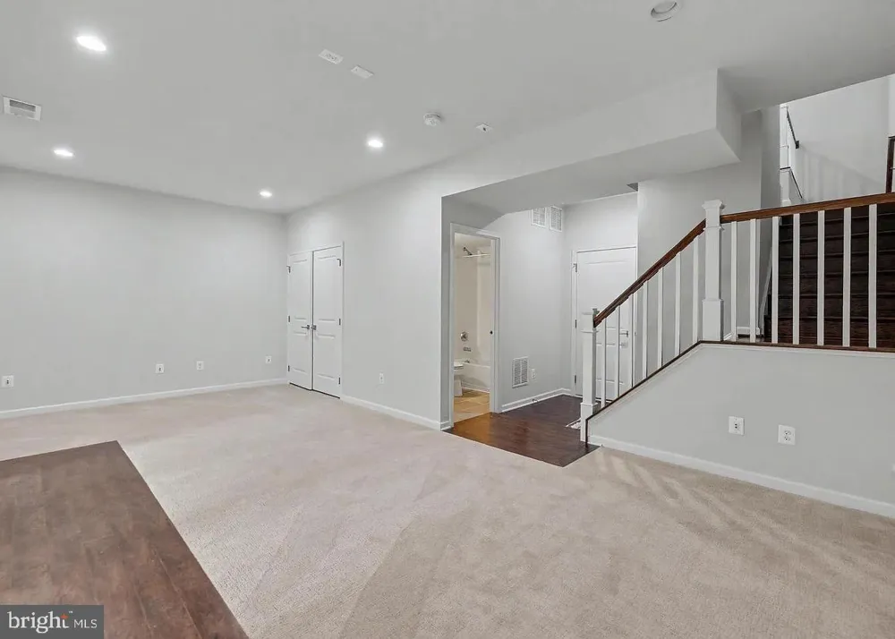 22503 WINDSOR LOCKS SQUARE Ashburn, VA 20148