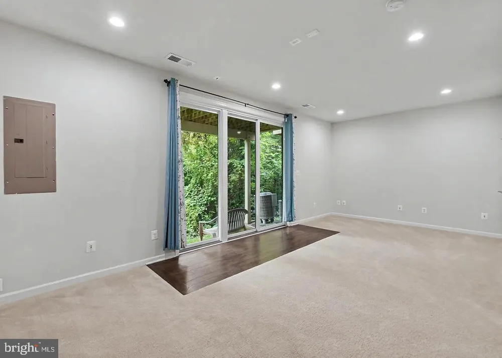 22503 WINDSOR LOCKS SQUARE Ashburn, VA 20148