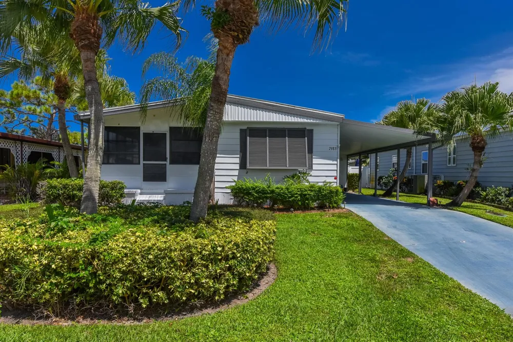 7983 SE SARATOGA DRIVE Hobe Sound, FL 33455