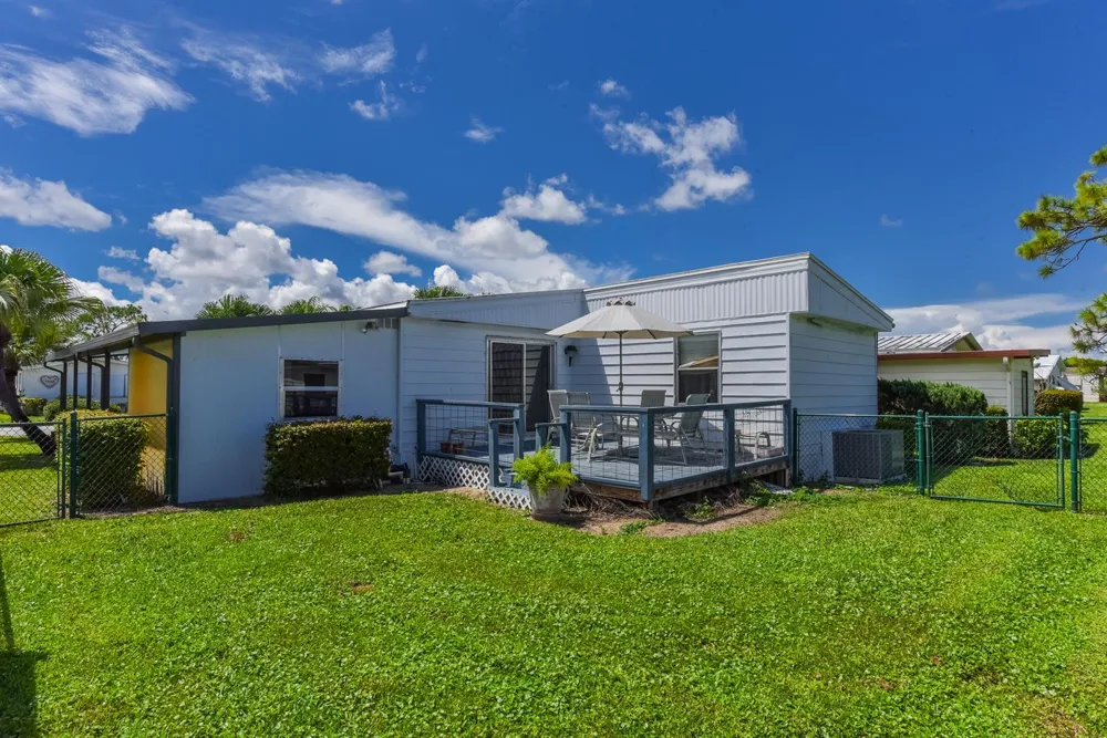 7983 SE SARATOGA DRIVE Hobe Sound, FL 33455