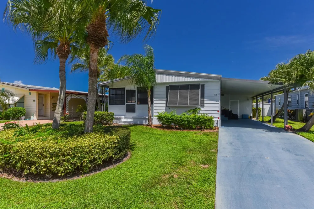7983 SE SARATOGA DRIVE Hobe Sound, FL 33455
