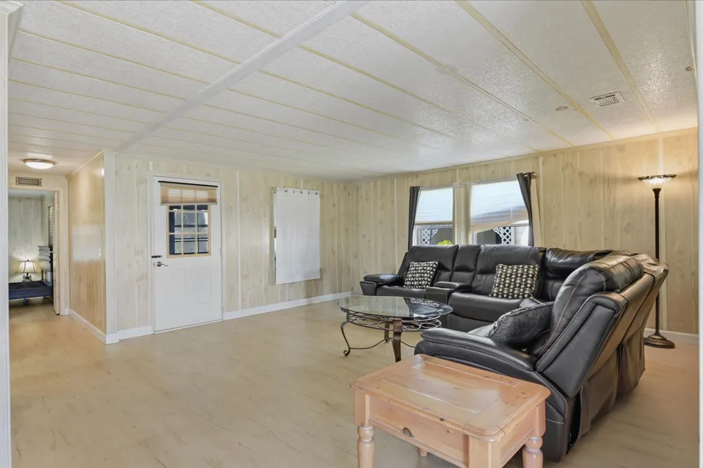 7983 SE SARATOGA DRIVE Hobe Sound, FL 33455