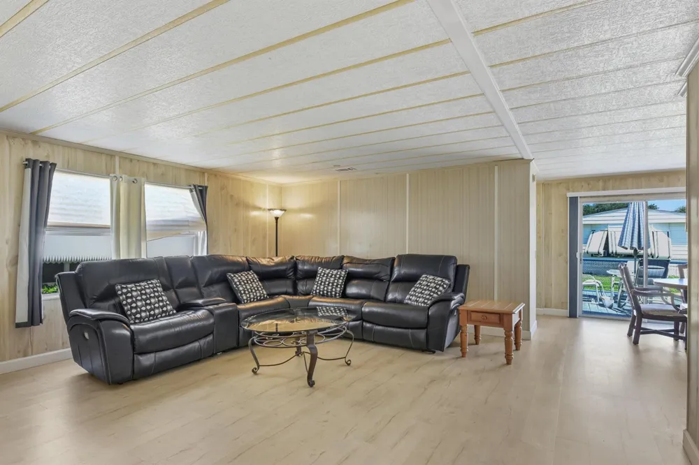 7983 SE SARATOGA DRIVE Hobe Sound, FL 33455