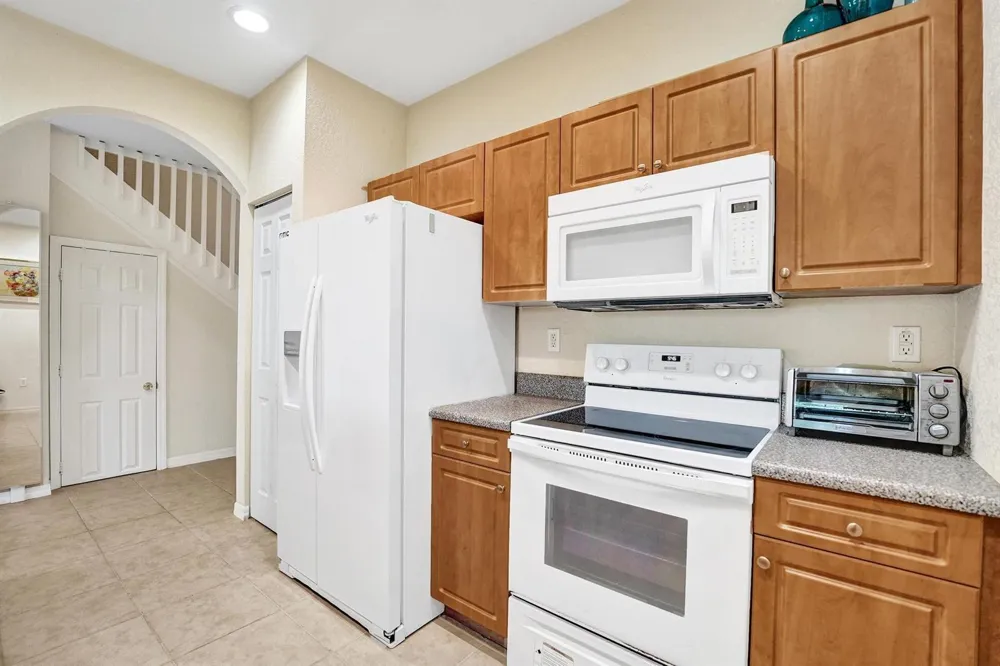 852 NW 9TH STREET Hallandale Beach, FL 33009