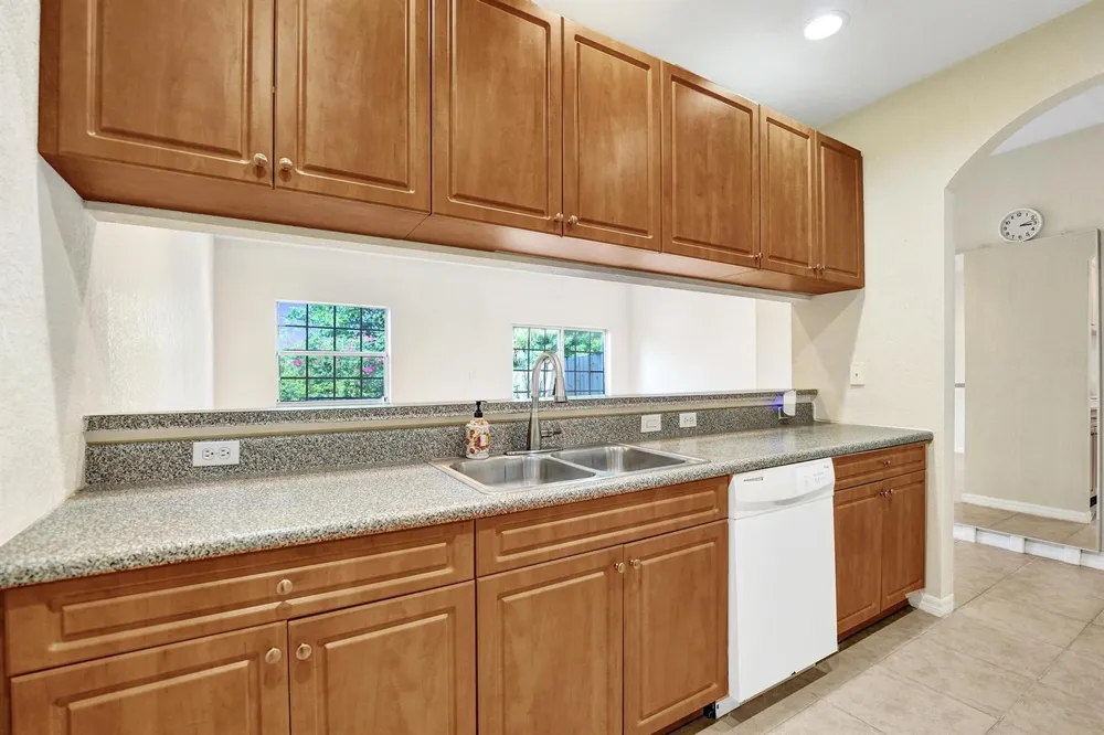 852 NW 9TH STREET Hallandale Beach, FL 33009