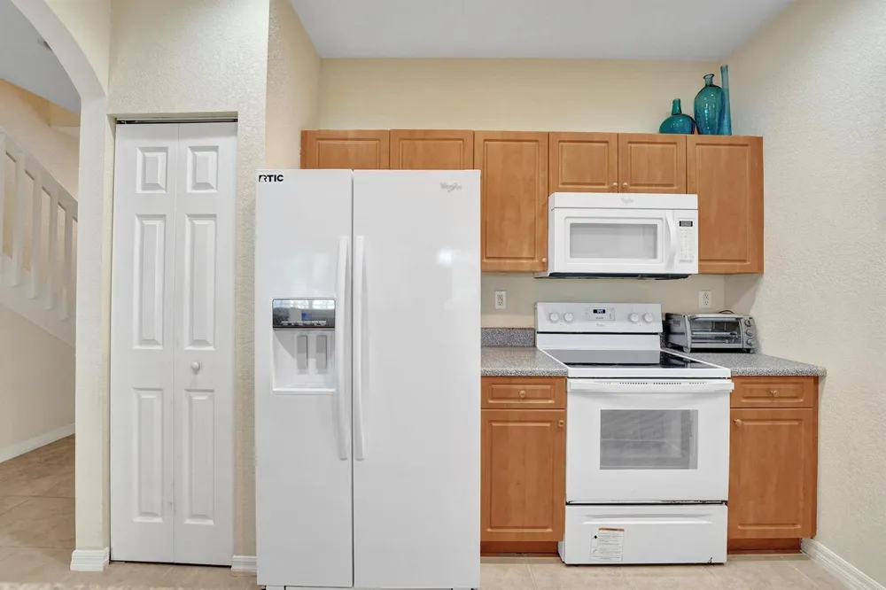852 NW 9TH STREET Hallandale Beach, FL 33009