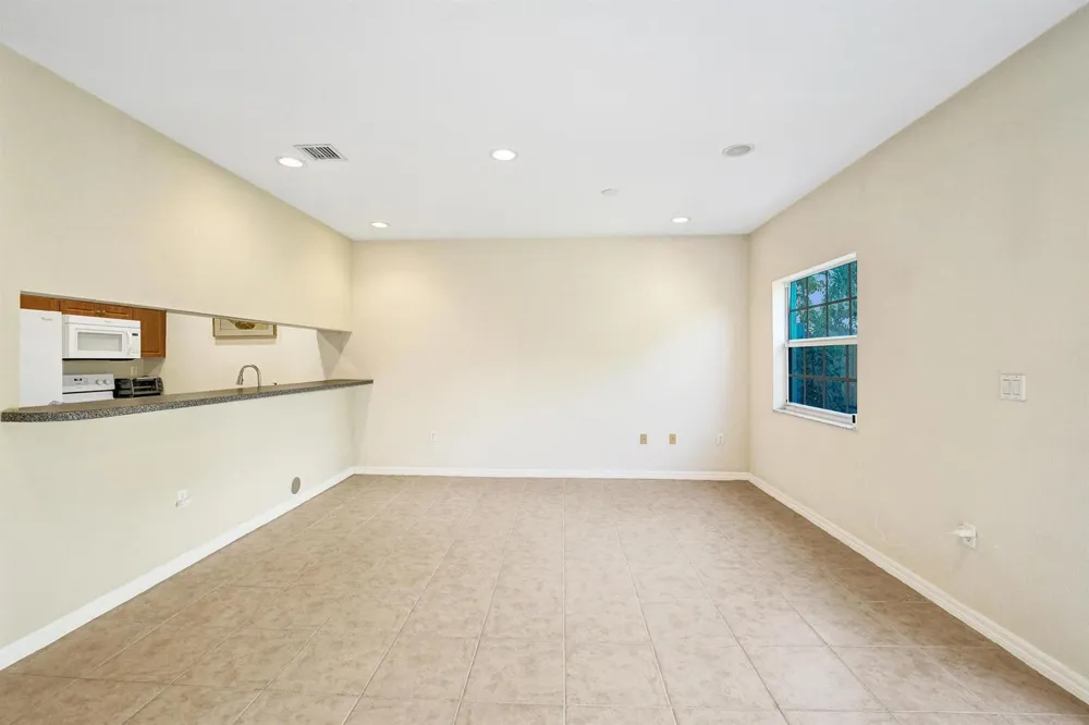 852 NW 9TH STREET Hallandale Beach, FL 33009