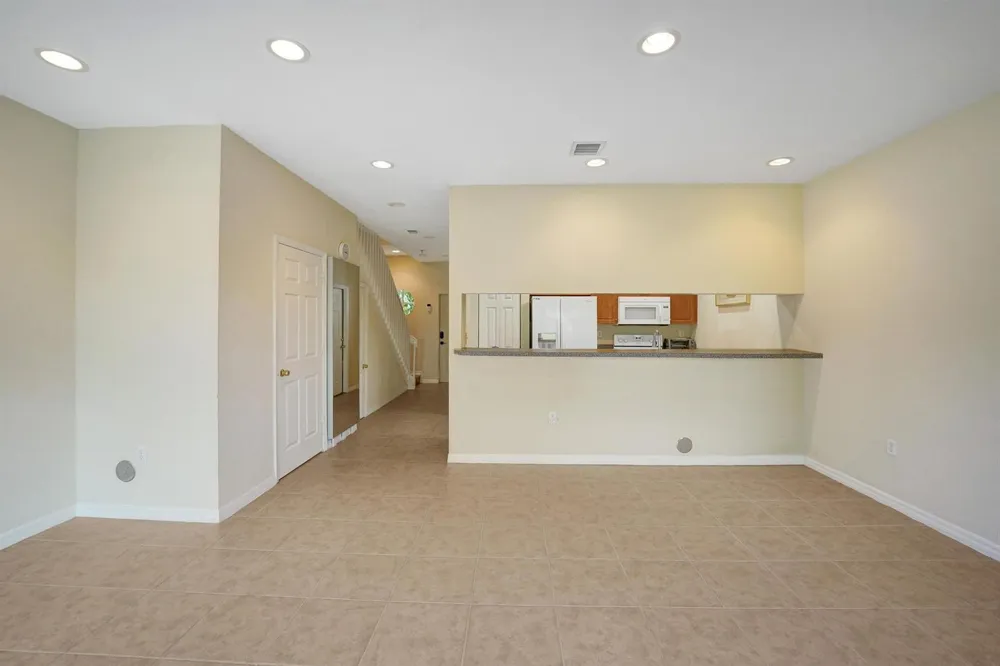 852 NW 9TH STREET Hallandale Beach, FL 33009
