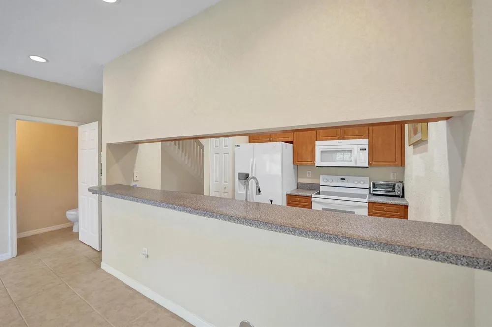 852 NW 9TH STREET Hallandale Beach, FL 33009