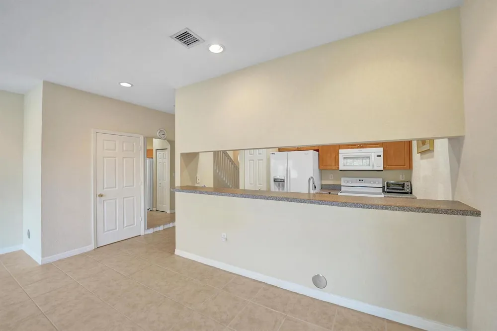 852 NW 9TH STREET Hallandale Beach, FL 33009