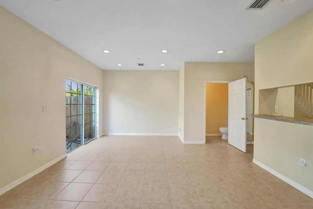 852 NW 9TH STREET Hallandale Beach, FL 33009